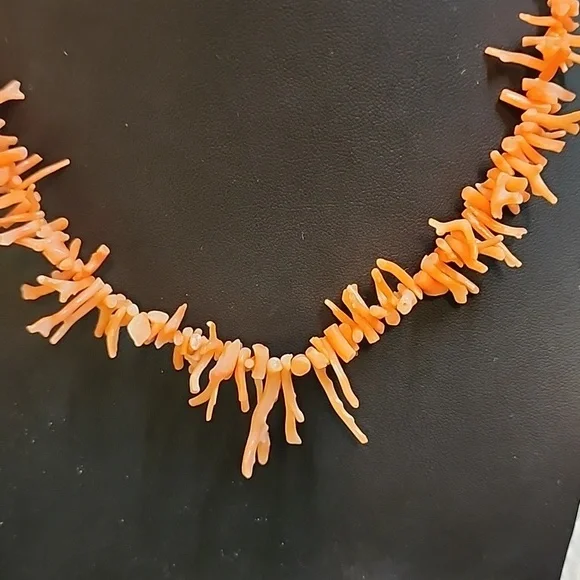SALE faux coral necklace - Picture 3 of 4